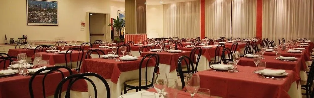 Hotel Majorca Sul Mare In Centro A Riccione