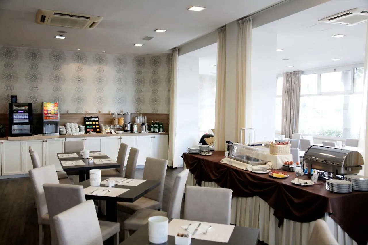 Hotel Majorca Sul Mare In Centro A Riccione