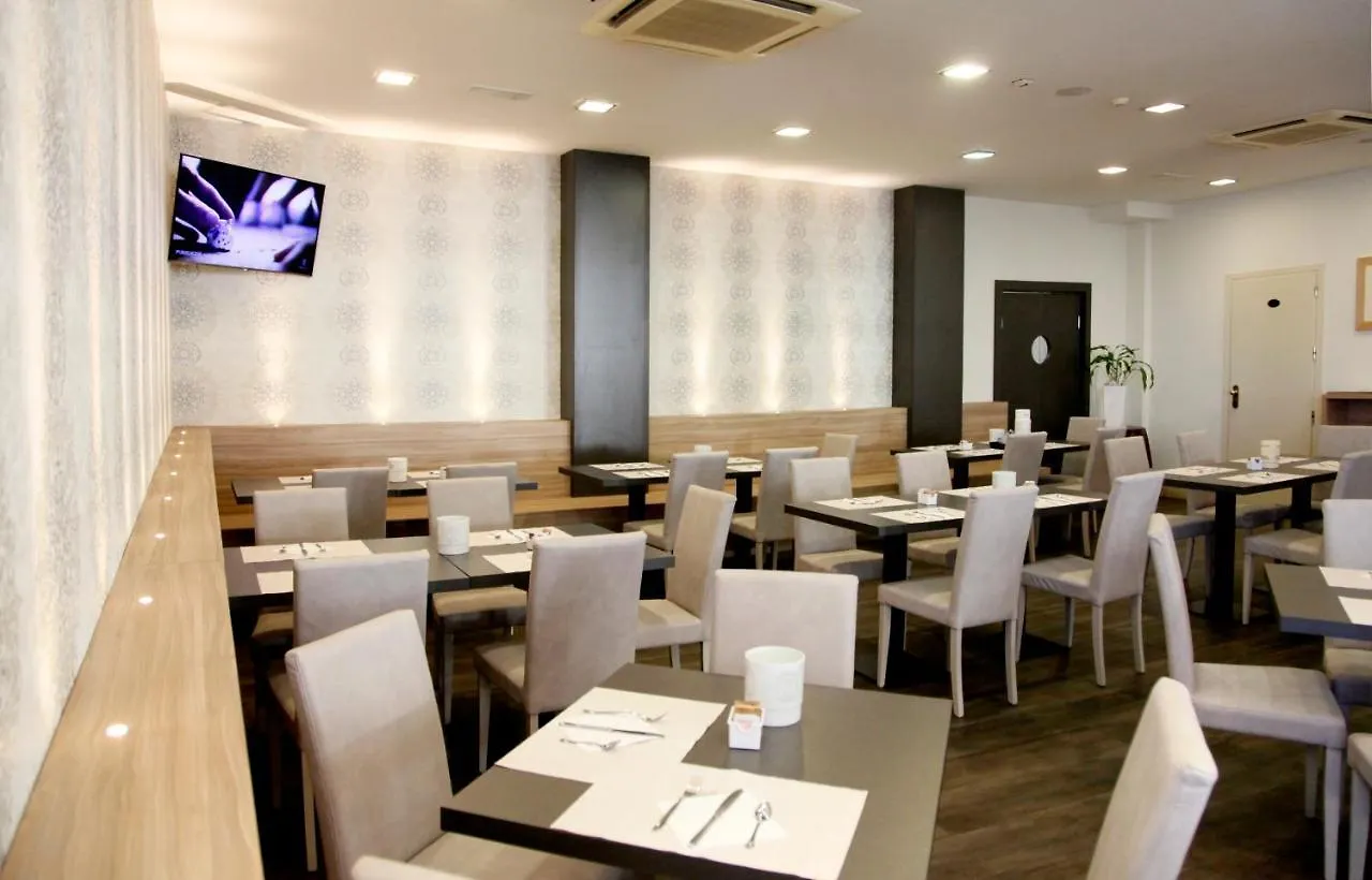 Hotel Majorca Sul Mare In Centro A Riccione